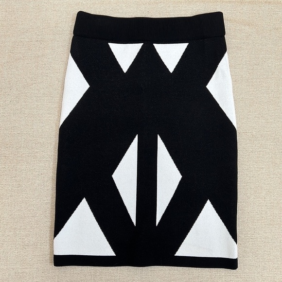 John & Jenn Stretch Knit Skirt Size S/P - Picture 6 of 9